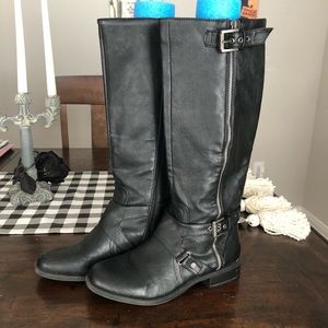 Like new Guess black buckle boots